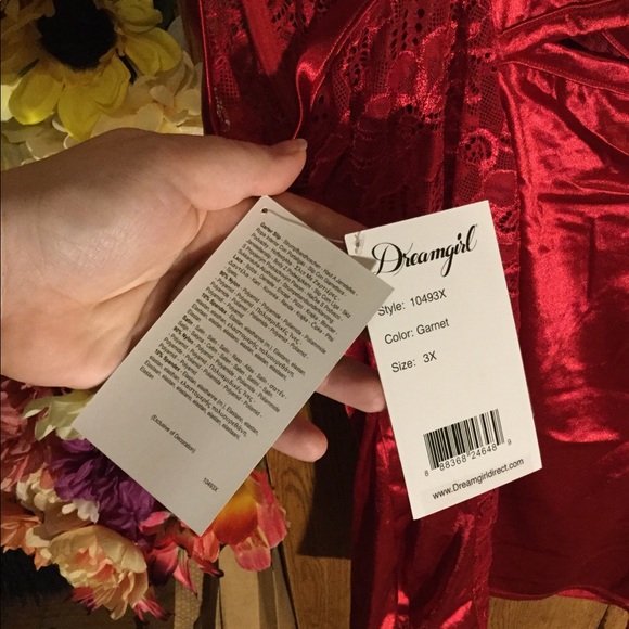 Merry Crimson - Picture 6 of 8